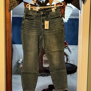 NWT Judy Blue high waisted, relaxed fit jeans